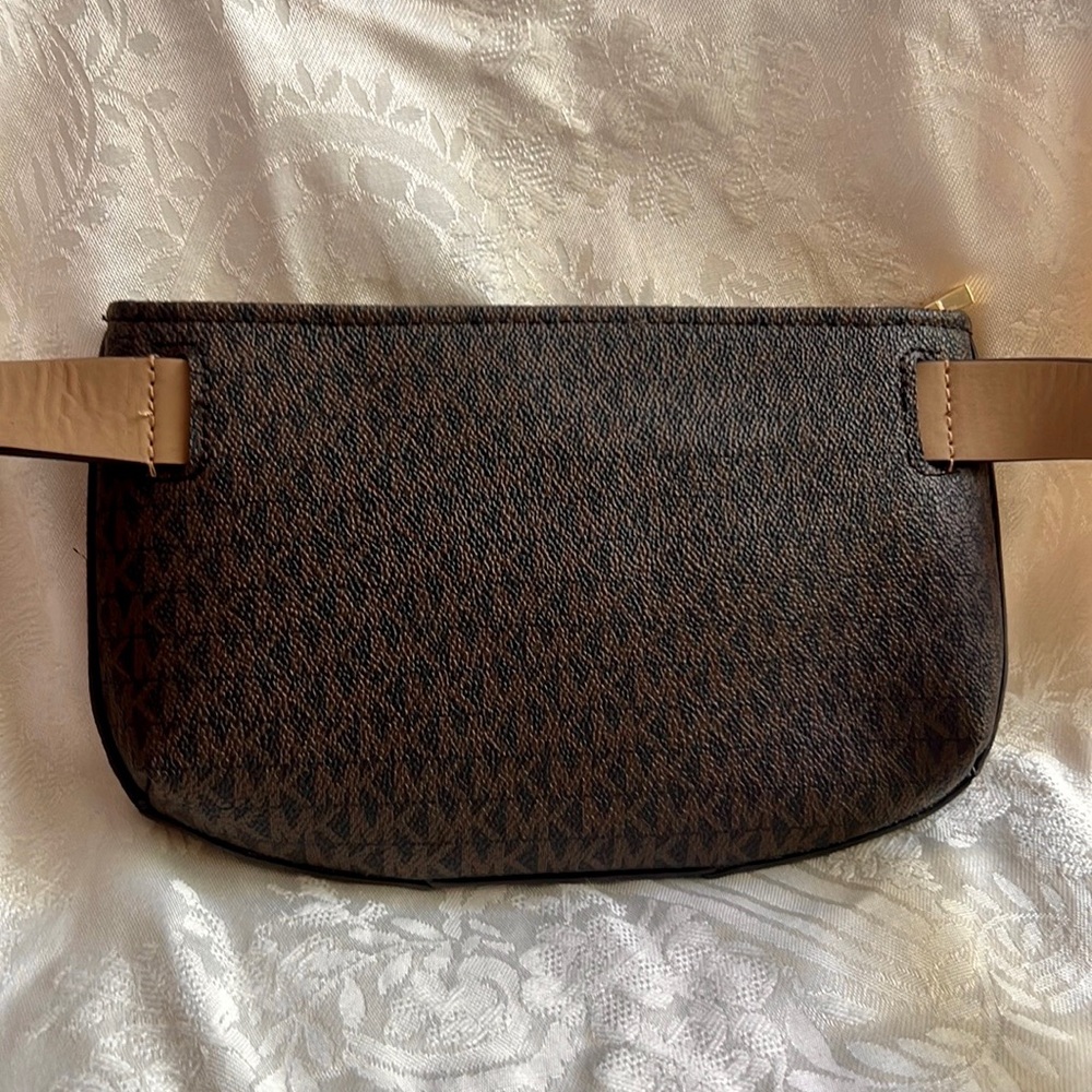 ♥️ BRAND NEW! Micheal Kors Belt Bag - Picture 2 of 11